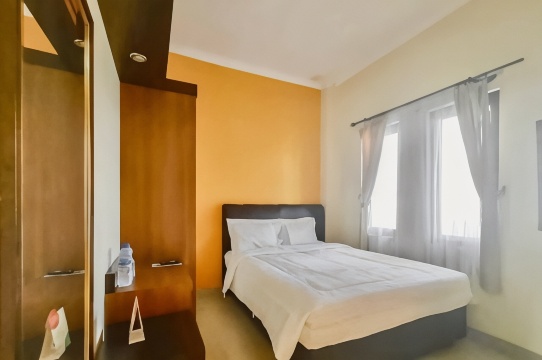 RedDoorz Plus Syariah Near Cirebon Super Block Mall 2