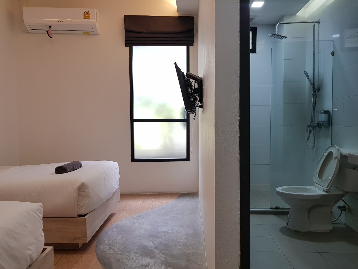 All day hostel @ BTS Bang Chak #5