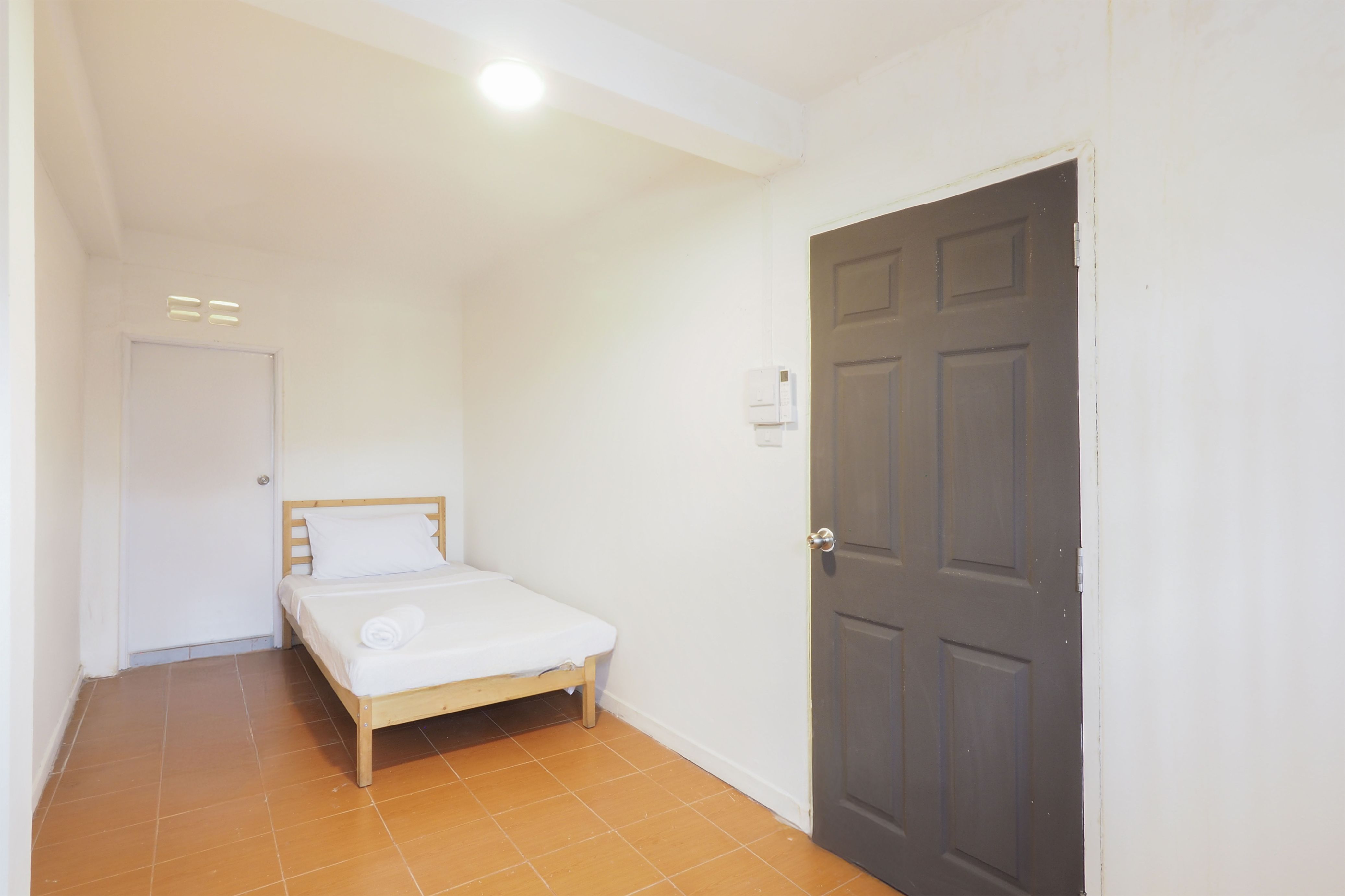 RQ Bangkok Huai Khwang by Collection O