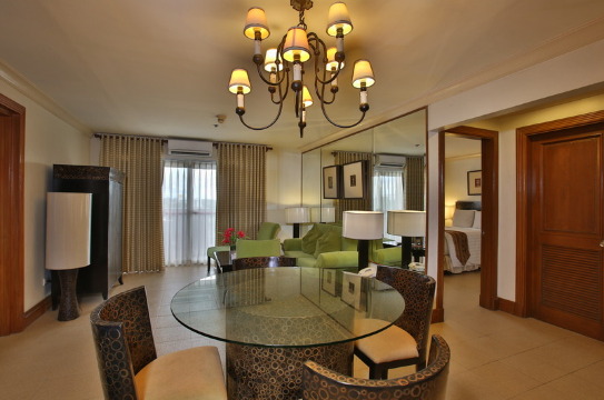 Crown Regency Suites Mactan