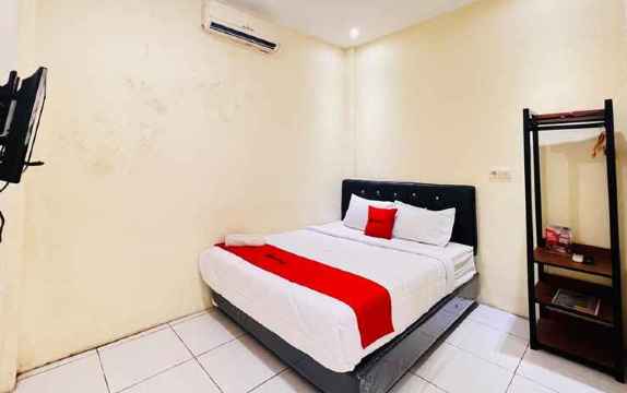 RedDoorz Near Alun Alun Sidoarjo