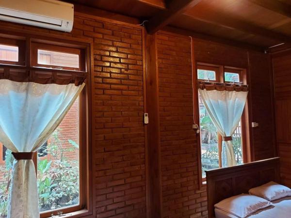 Roemah Kayu Saragan Syariah Magelang Mitra RedDoorz