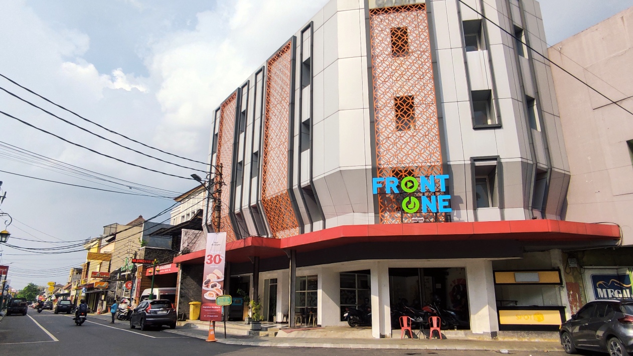 Front One Budget Slamet Riyadi #5