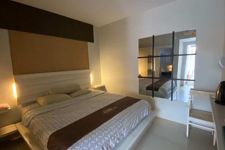 RedDoorz Near Pantai Idola Banyutowo Hotel d'Llala