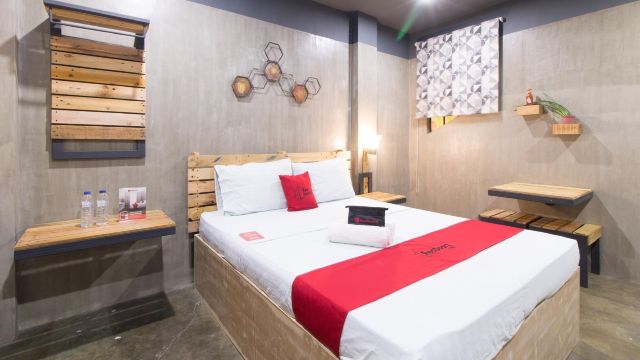 RedDoorz Plus @ Taft North Mandurriao #5