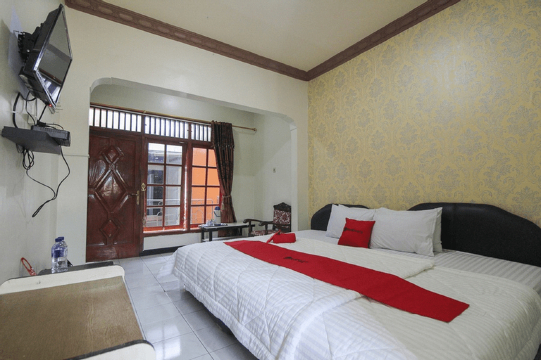RedDoorz Near Sarangan Lake