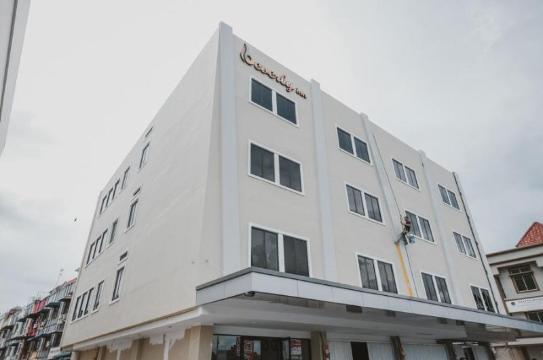 RedDoorz Plus Near Ferry Terminal Batam Center #5