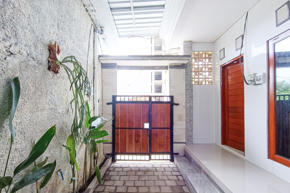 Widi Guest House near GWK Mitra RedDoorz #5