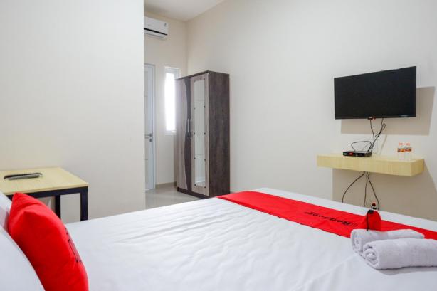 RedDoorz Near Pacific Mall Tegal 2