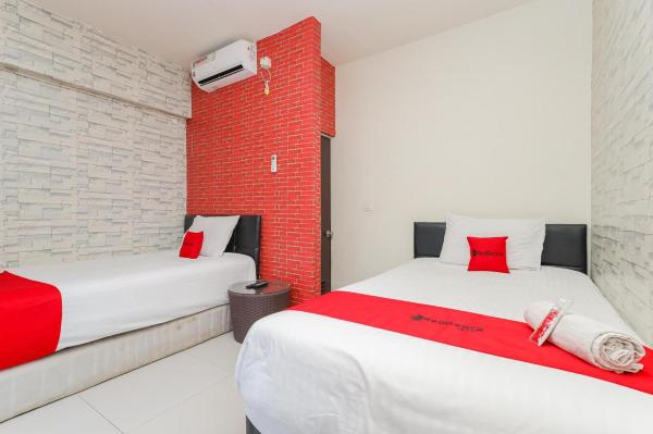 RedDoorz Syariah Near Green Park Jatiwarna