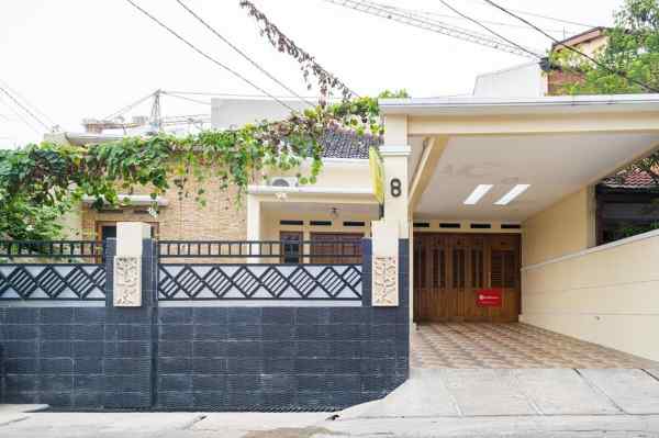 RedDoorz Syariah Near Grand Kota Bintang