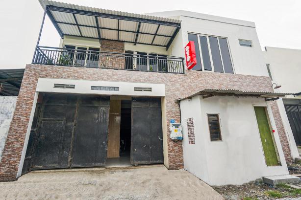 OYO 1957 Riverside Residence