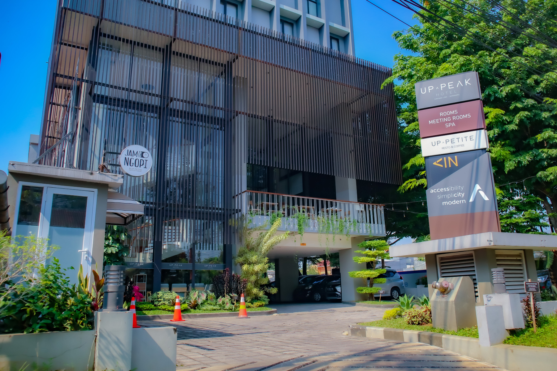 Up-Peak Hotel Simpang Lima Semarang Powered by Archipelago