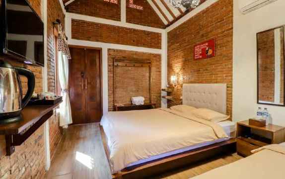 Omah Teras Bata Guesthouse