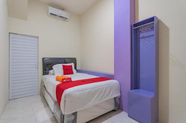 RedDoorz Near Trans Studio Bandung 3