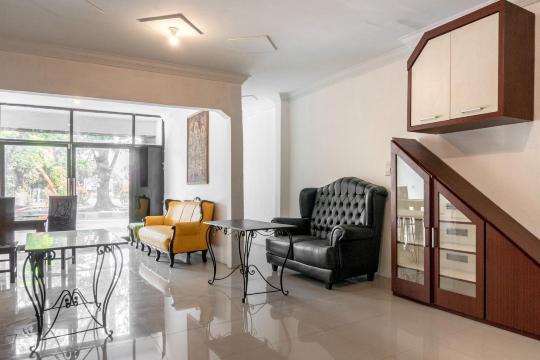 RedDoorz Near Manhattan Times Square Medan 2 #5