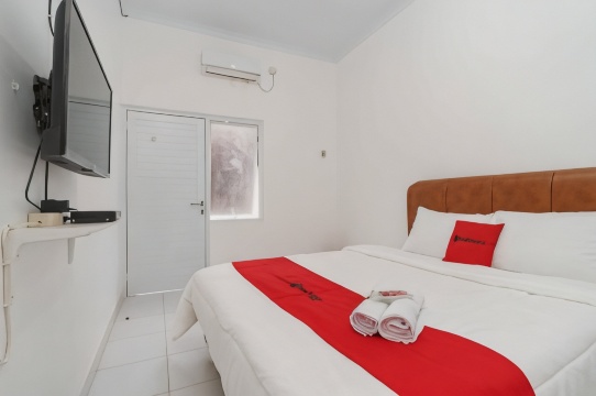 RedDoorz Syariah Near Exit Toll Jatiwarna 2