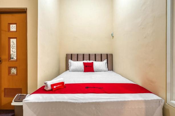 RedDoorz Syariah Near Kebon Rojo Park Blitar