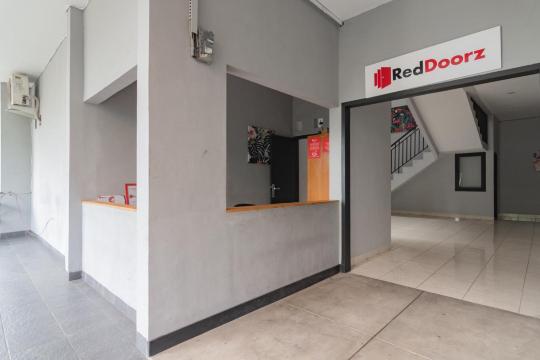 RedDoorz Near Exit Toll Pasteur 4 #5
