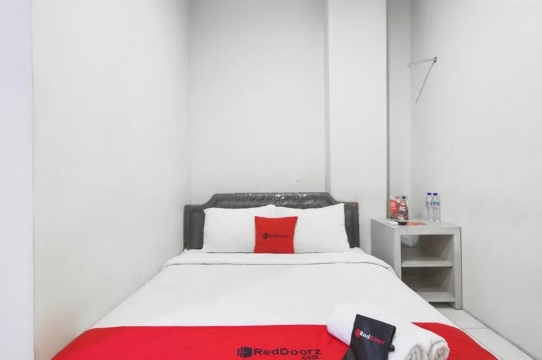 RedDoorz near Suroboyo Carnival Park