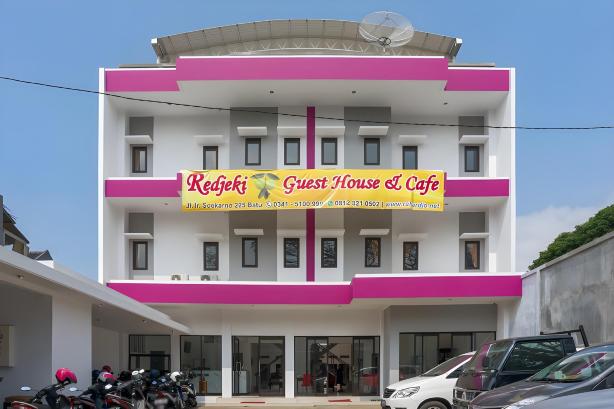 RedDoorz Near Jawa Timur Park 3
