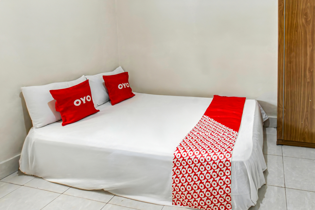 OYO 742 Mona Plaza Hotel