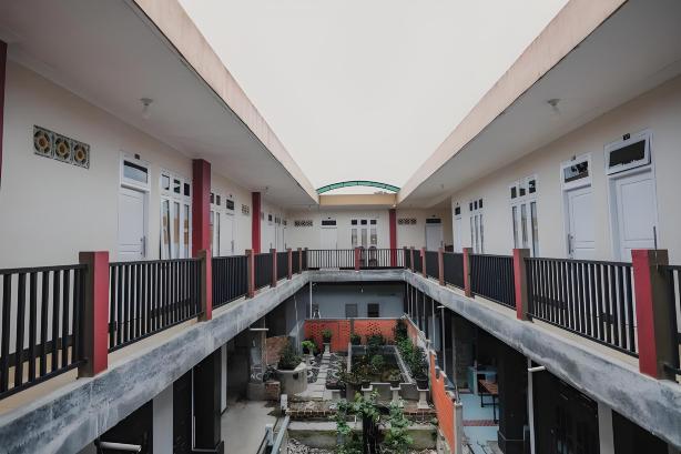 RedDoorz Syariah Near Kebun Raya Liwa #5