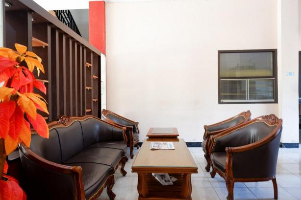 RedDoorz Plus Near Stadion Wijaya Kusuma #5