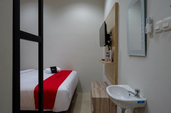 RedDoorz @ Jalan Kartini Semarang