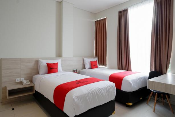 RedDoorz Near Exit Tol Banyumanik 2