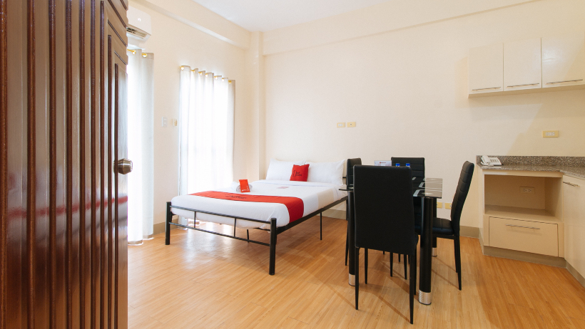 RedDoorz Plus @ Alpina Heights Paranaque #5