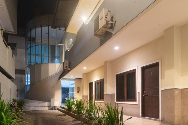RedDoorz Near Bahu Mall Manado #5