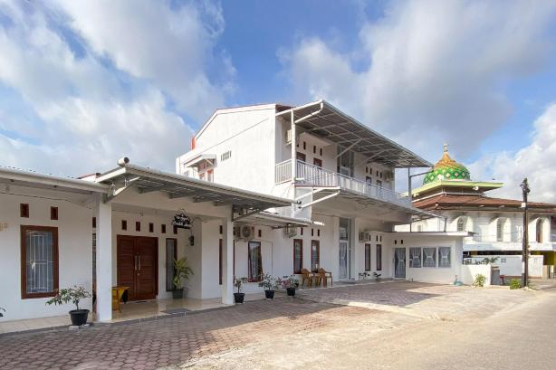 RedDoorz Syariah Near Rsup Dr M Djamil Padang