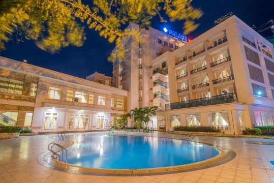 Khách sạn Grand