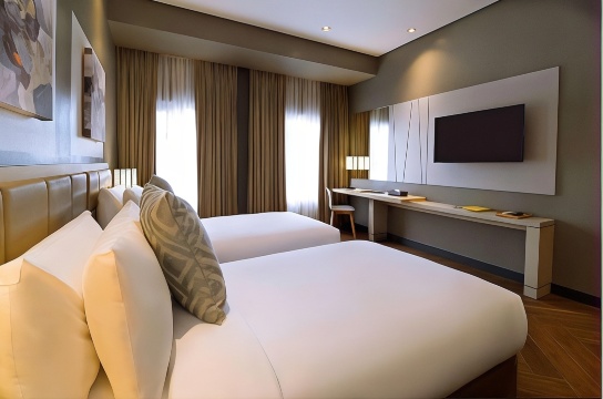 Summit Hotel Greenhills #5