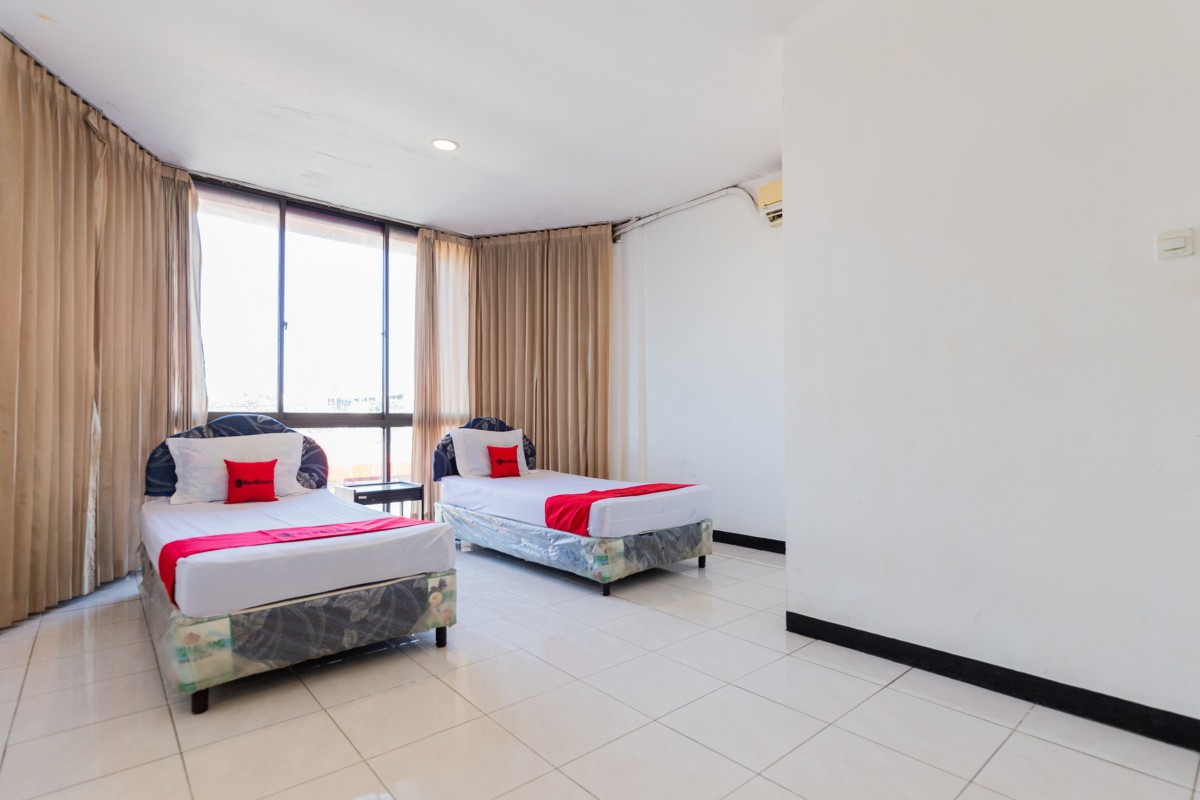 RedDoorz @ Sparkling Hotel near Stasiun Gubeng Surabaya #5