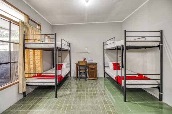 RedDoorz Hostel Near Adisucipto Airport Yogyakarta