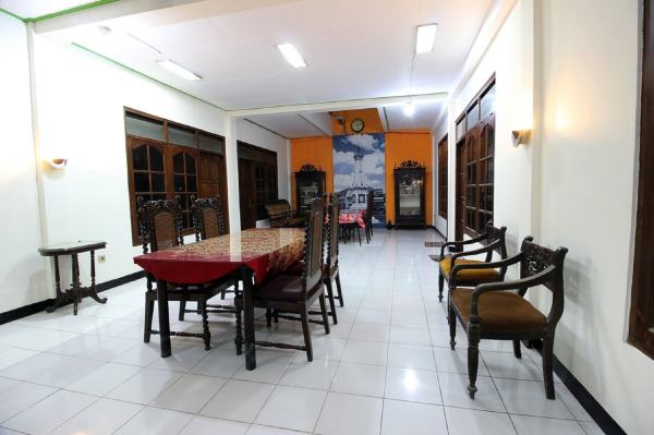RedDoorz Plus Syariah Near Lempuyangan Station 3 #5