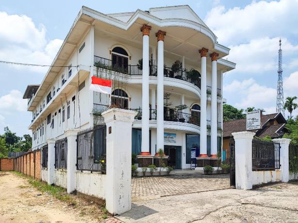 RedDoorz Plus Syariah Near Simpang Rimbo Jambi 2
