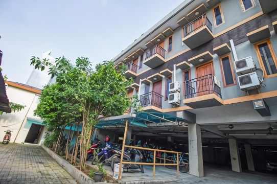 RedDoorz Plus Near Ciputra World Kuningan 2 #5