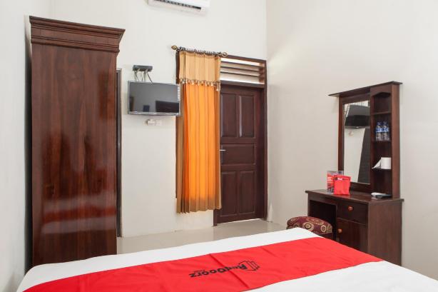 RedDoorz Near Banyuwangi Baru Station #5