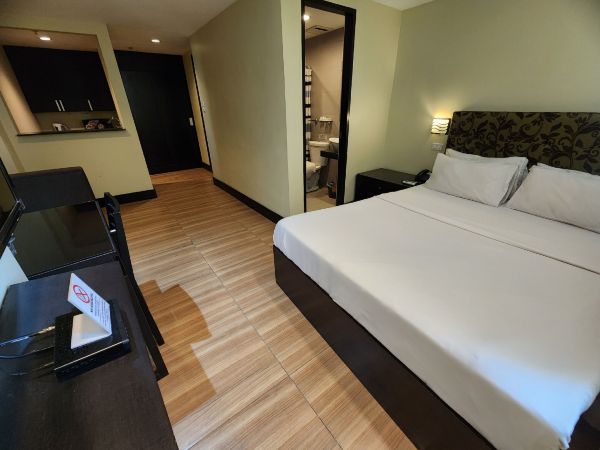 Green Glass Hotel #5