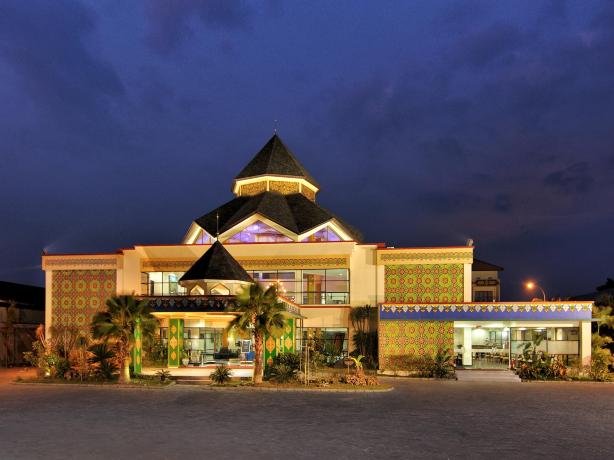 Yusro Hotel Restaurant & Convention