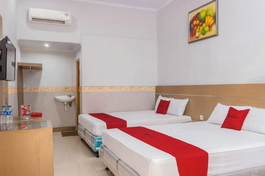 RedDoorz Near Goa Panggung #5