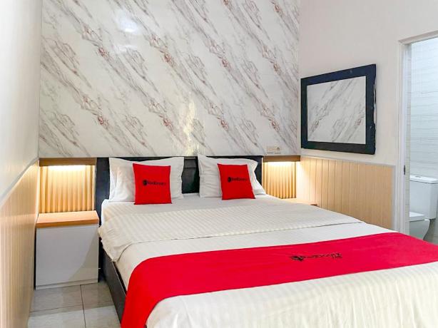 RedDoorz Syariah Plus Near Banyuwangi Airport