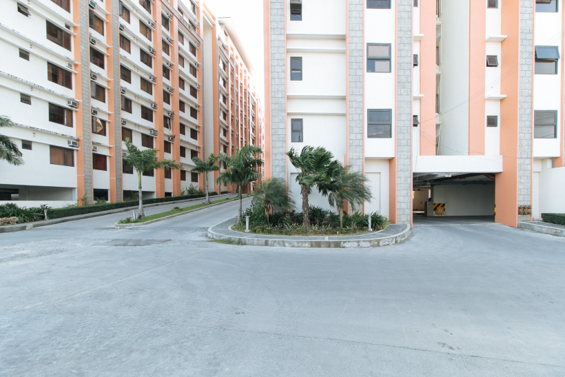 RedDoorz Premium @ Paseo Verde Las Pinas