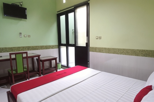 RedDoorz Syariah Near Bypass Krian