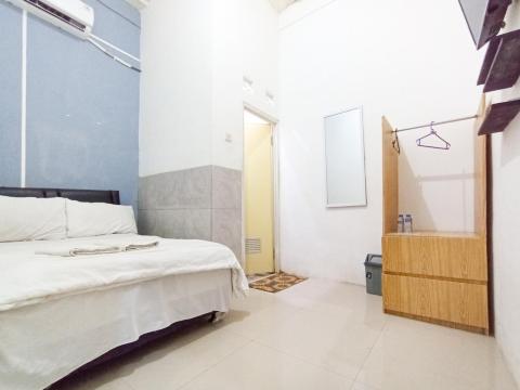 Ariska Room Near Alun Alun Jombang RedPartner