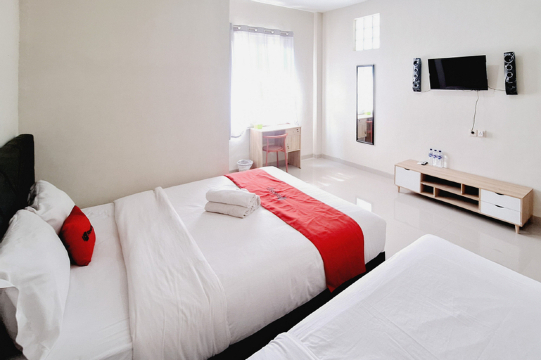 RedDoorz near Malang Creative Center