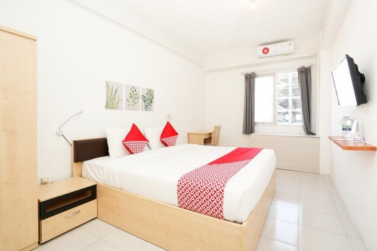 OYO Flagship 90087 Apartment Menara Rungkut 2